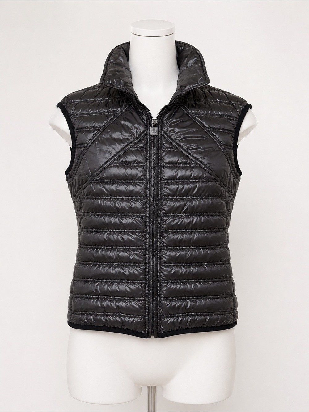 CHANEL Women's Black High Collar Quilted Vest Size XXS / XS  Made In Italy